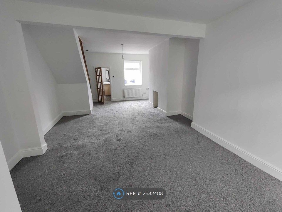 Property photo 2 of 8 Living/Dining Area