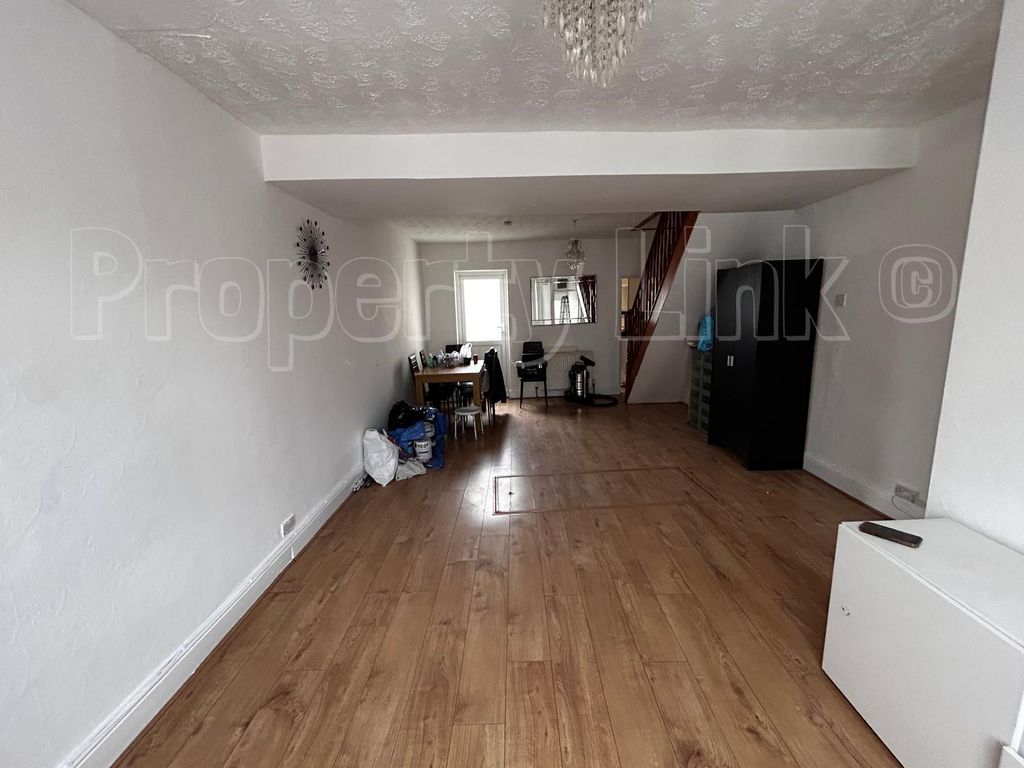 Property photo 2 of 25