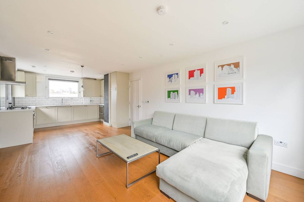Property photo 1 of 8