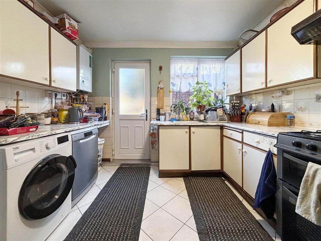 Property photo 3 of 13 Kitchen