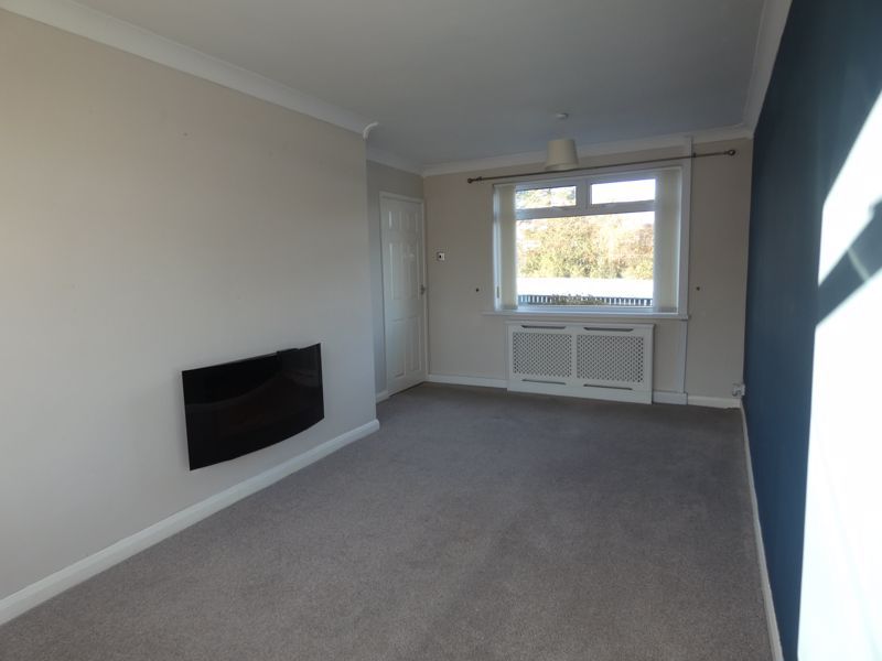 Property photo 3 of 17 Lounge