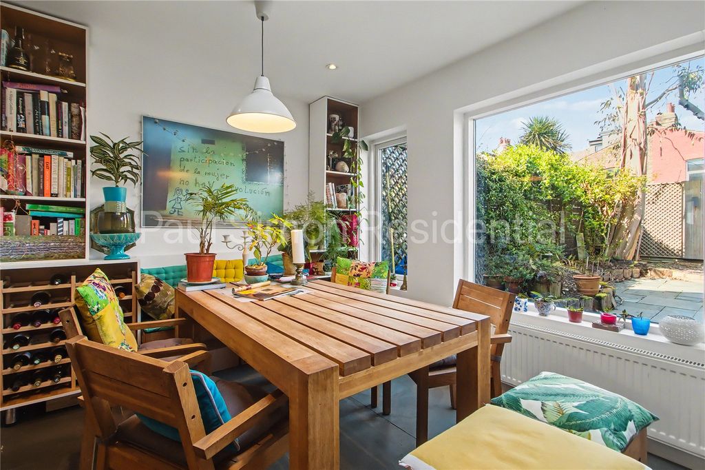 Property photo 2 of 23 Picture No. 17