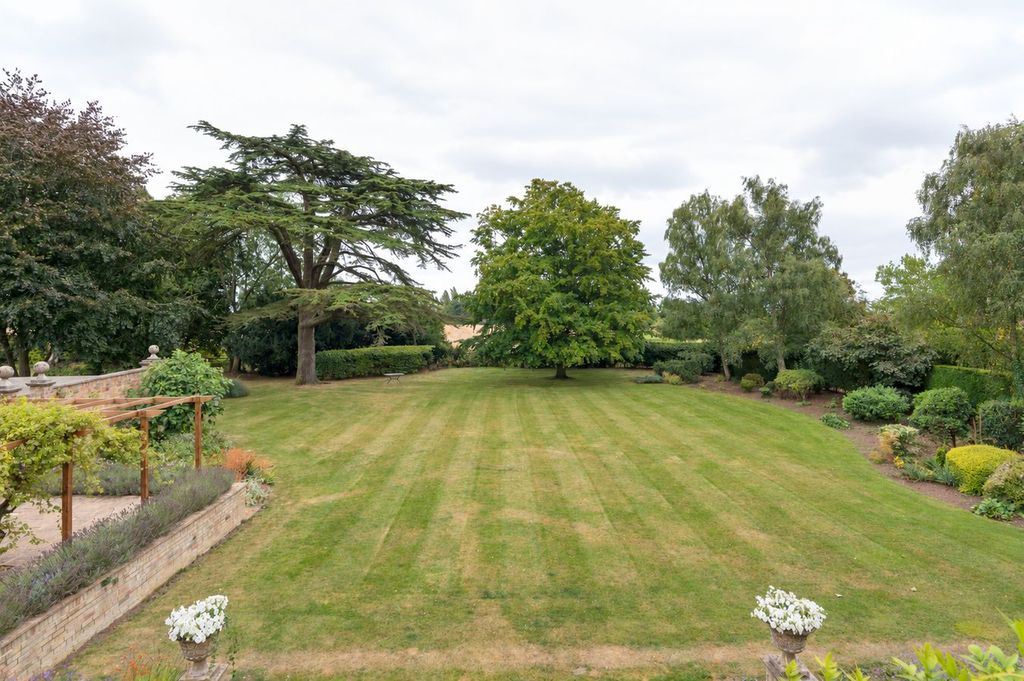 Property photo 3 of 43