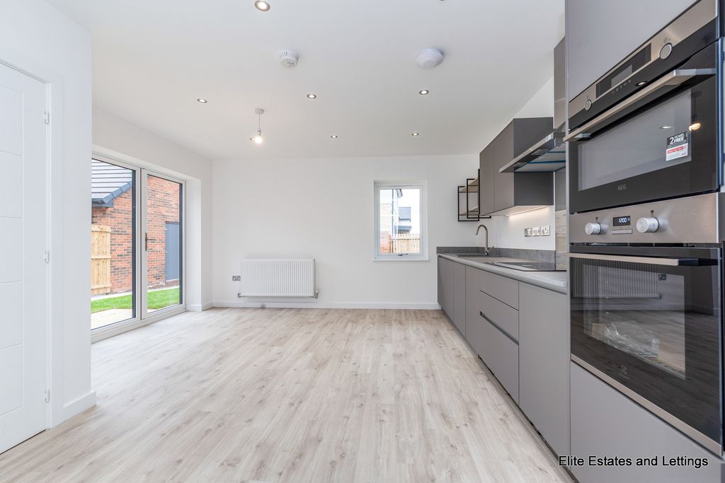 Property photo 2 of 16 02-_Mg_8771