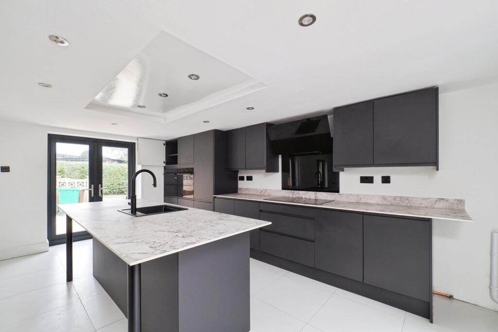 Property photo 3 of 25