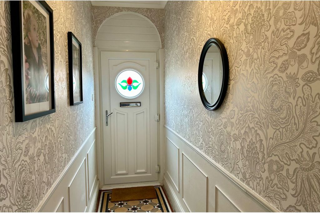 Property photo 2 of 14 Entrance Hallway
