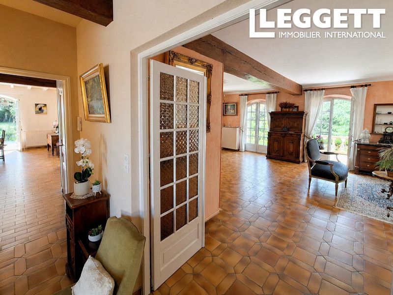 Property photo 2 of 10