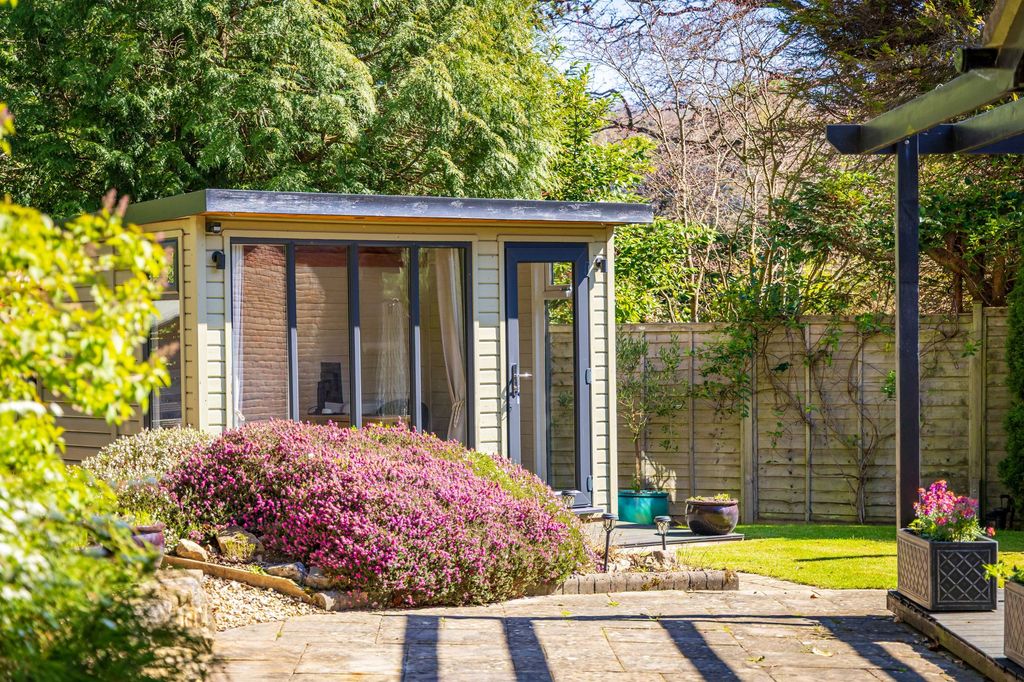 Property photo 3 of 35 Garden Studio