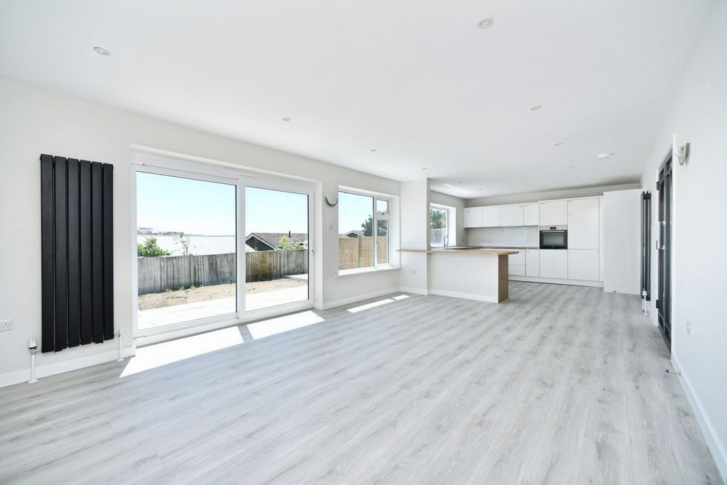 Property photo 2 of 27 Open Plan Living Rm