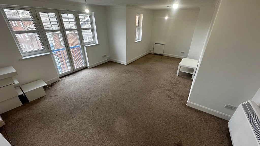 Property photo 2 of 10 2. Lounge
