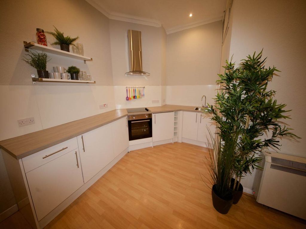 Property photo 2 of 7 Kitchen 37 St Andrews Street