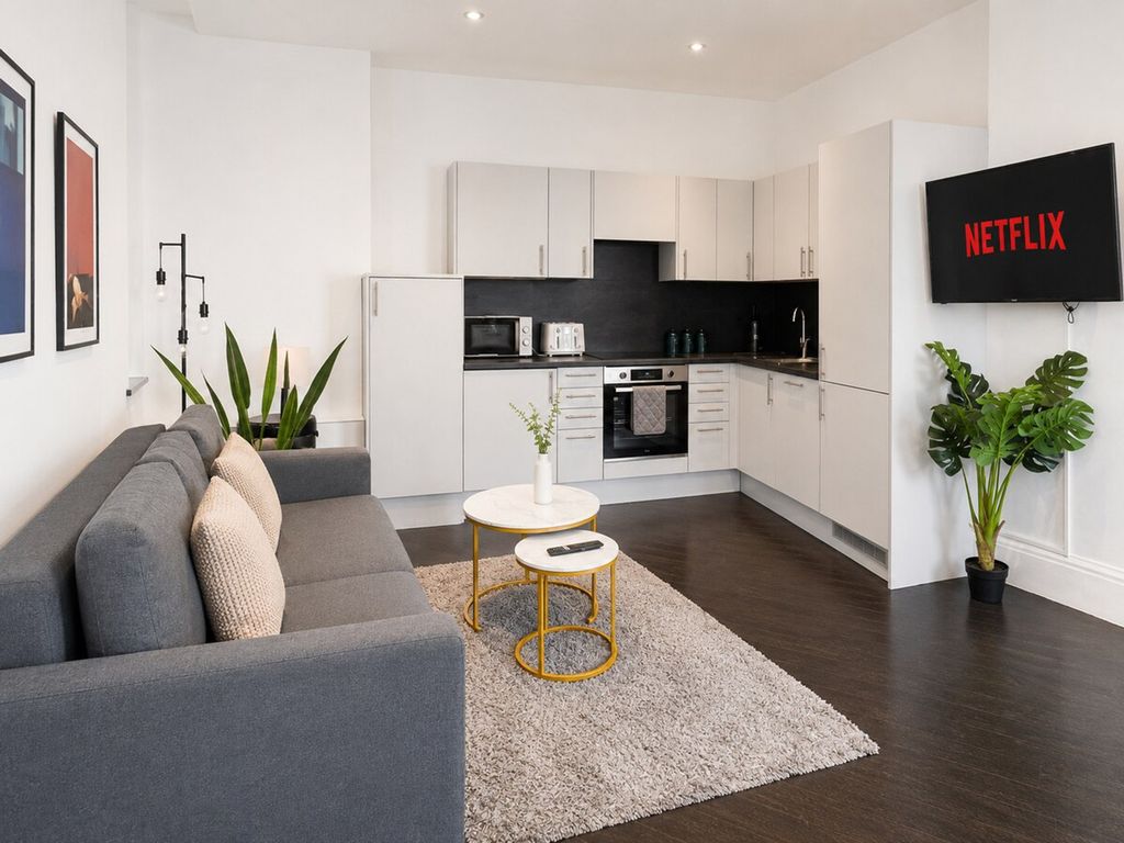 Property photo 1 of 11 Living Room