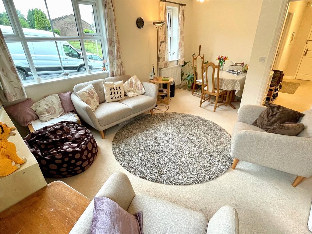 Property photo 2 of 11 Living Space