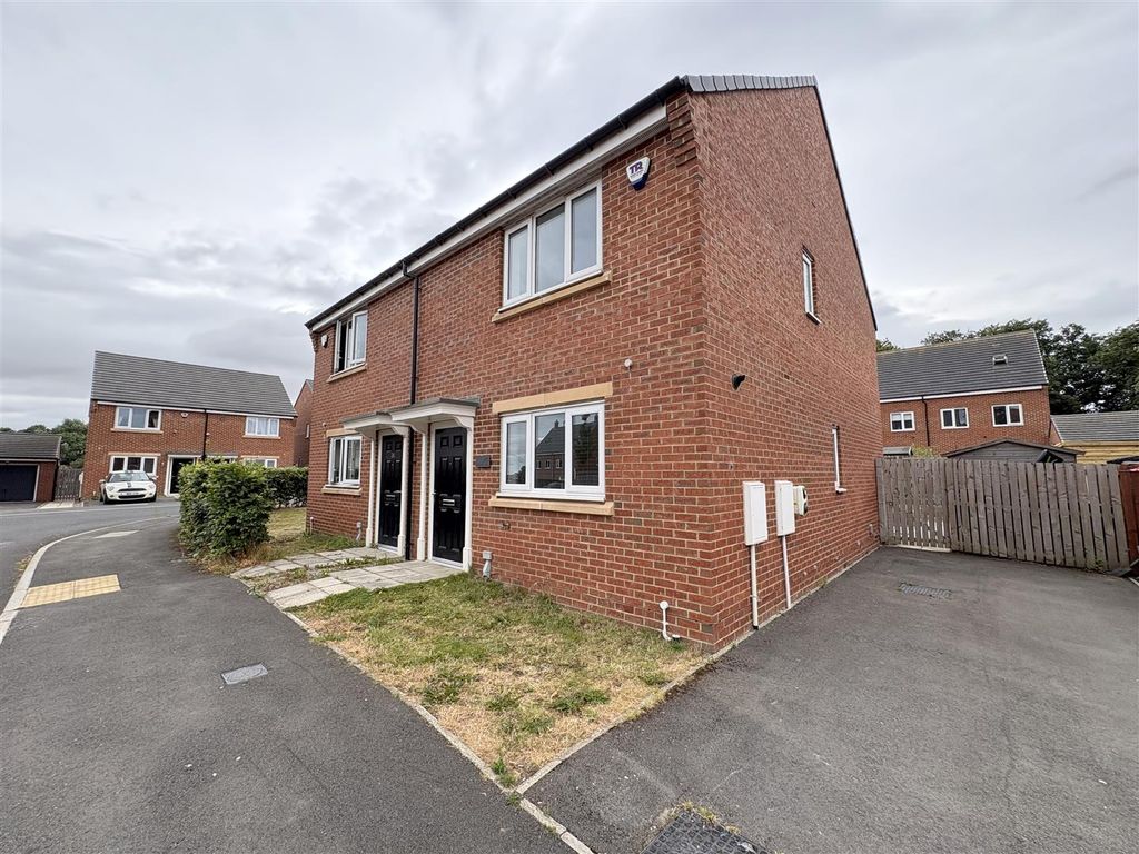 Property photo 1 of 15 Externally