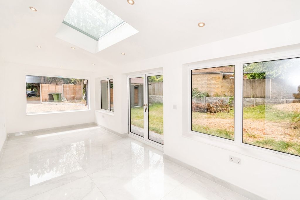 Property photo 3 of 24 Pbox-Img.Jpg