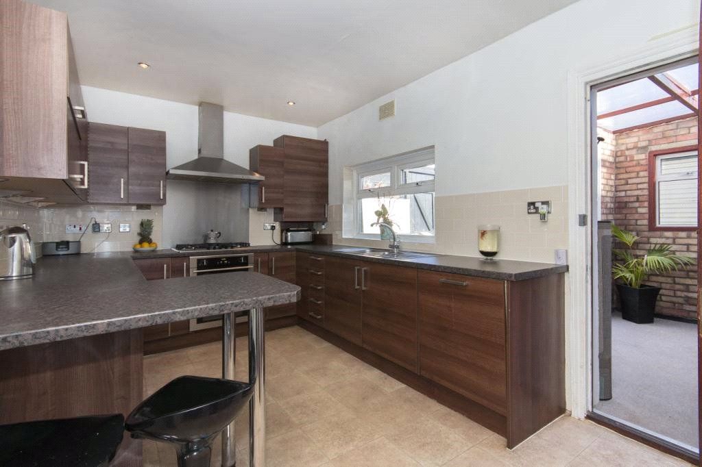 Property photo 2 of 7 Kitchen