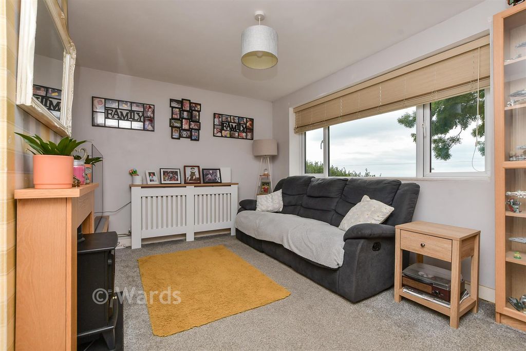 Property photo 1 of 11 Lounge