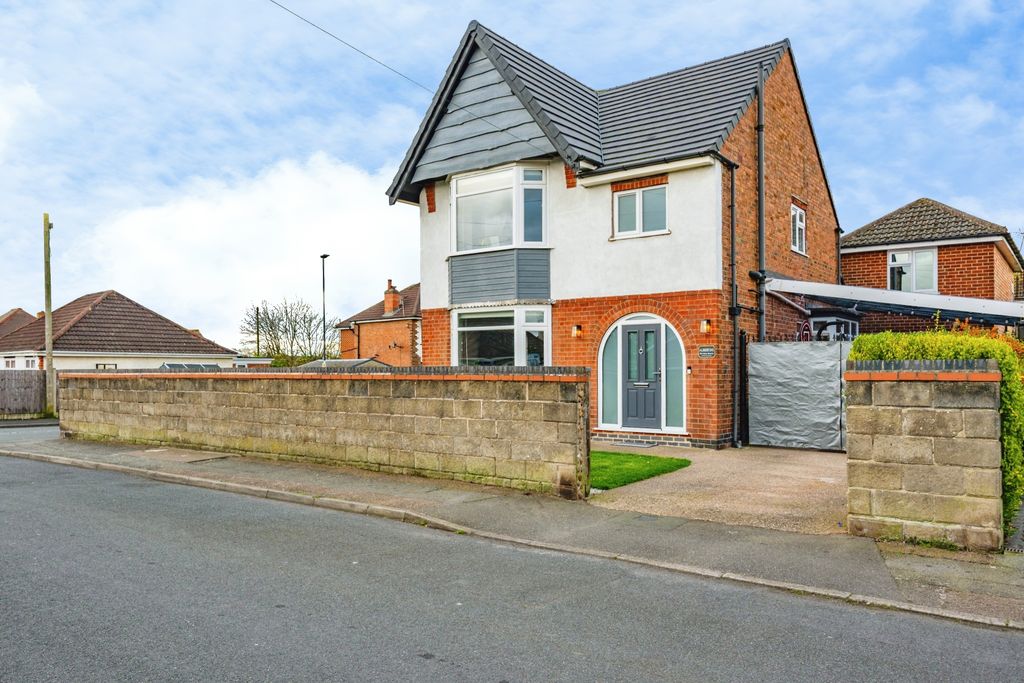 Property photo 1 of 21 Front