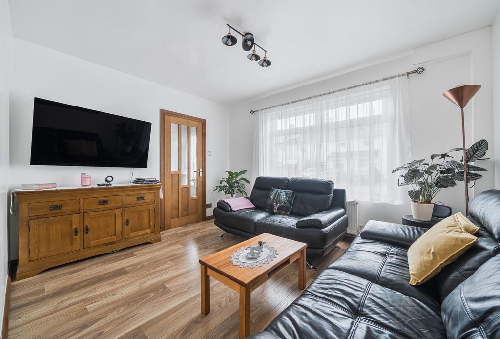 Property photo 3 of 19 1423493-12-69Ae88...