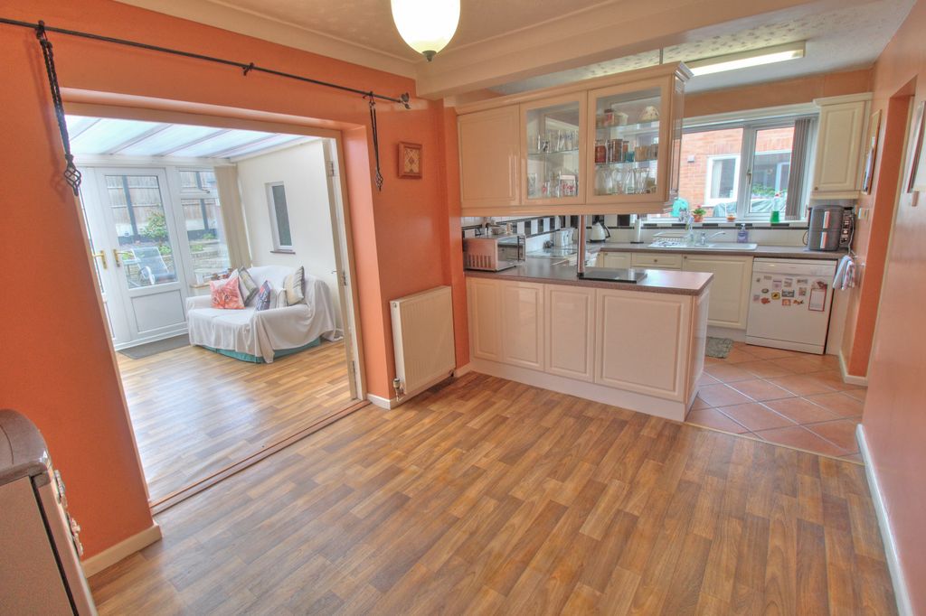 Property photo 3 of 21 Kitchen Diner