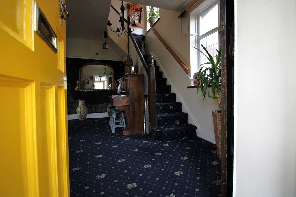 Property photo 3 of 20 Hall