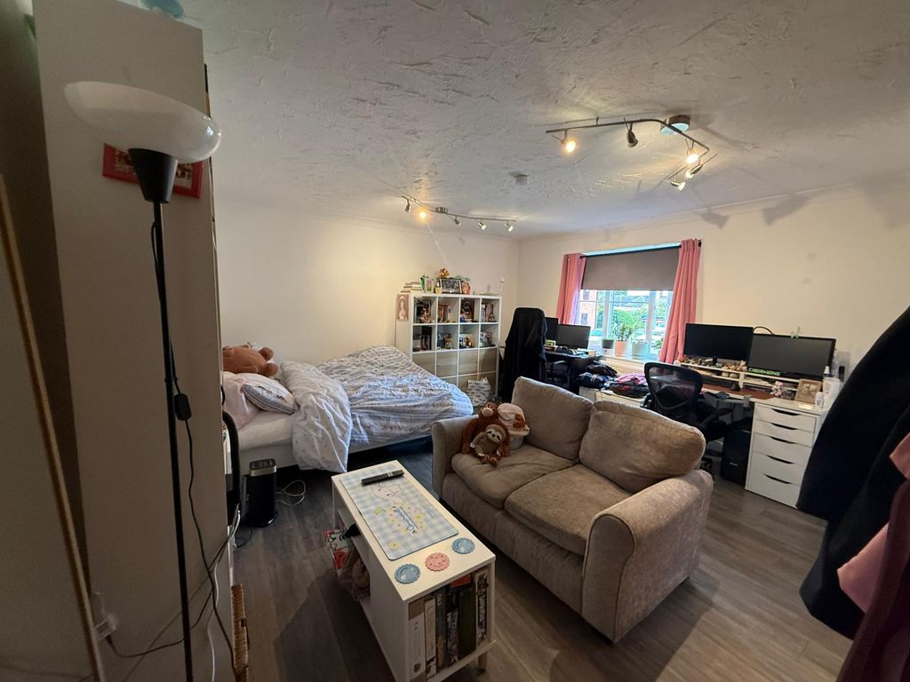 Property photo 2 of 6