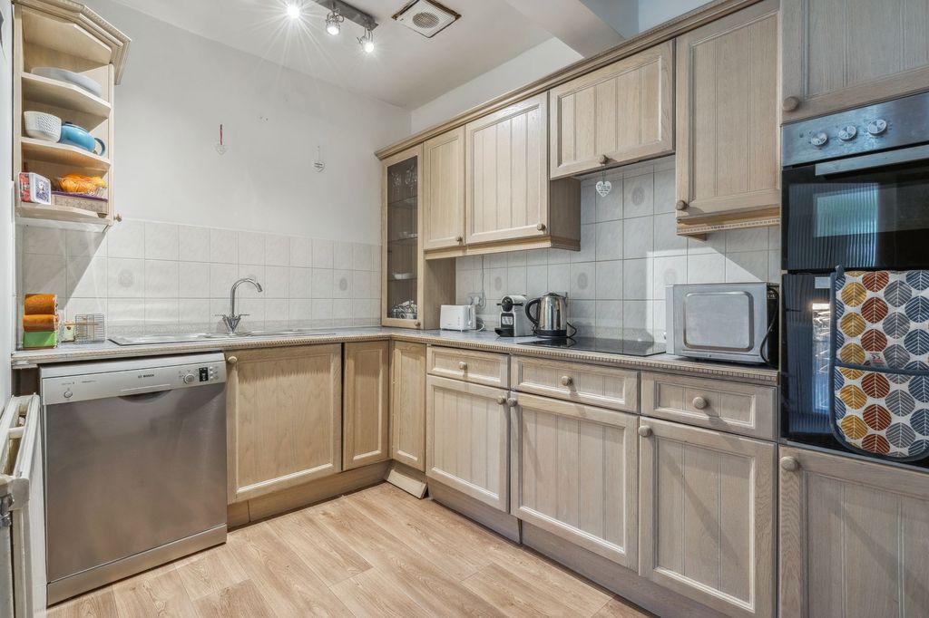 Property photo 3 of 9 Kitchen