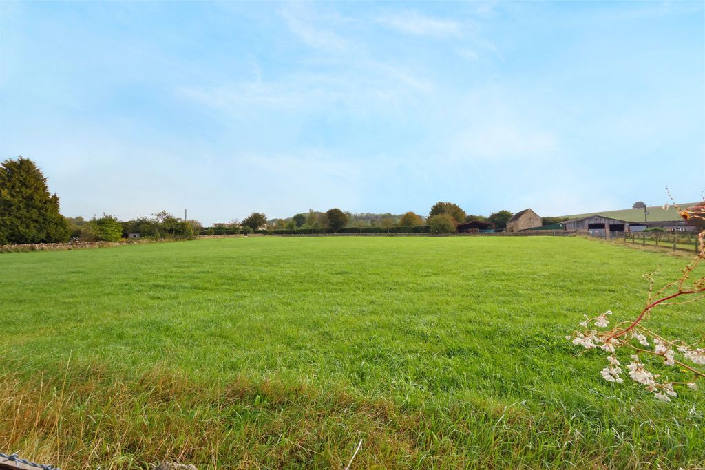 Property photo 3 of 14 Paddock