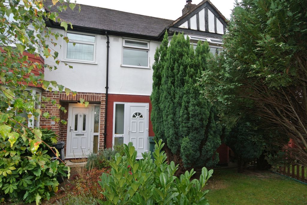 Property photo 1 of 10 3 - Bedroom Terraced House To Let