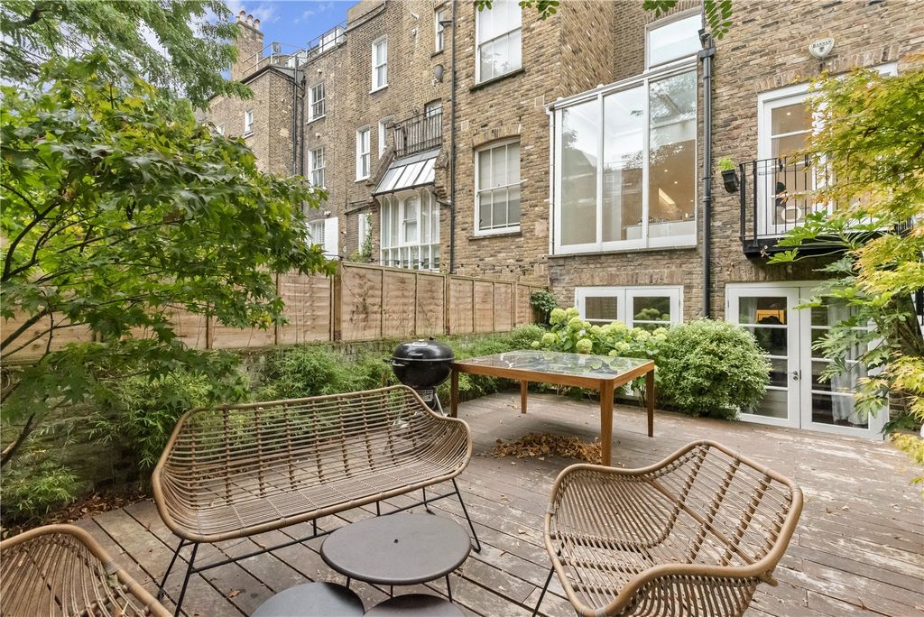 Property photo 2 of 17 Garden