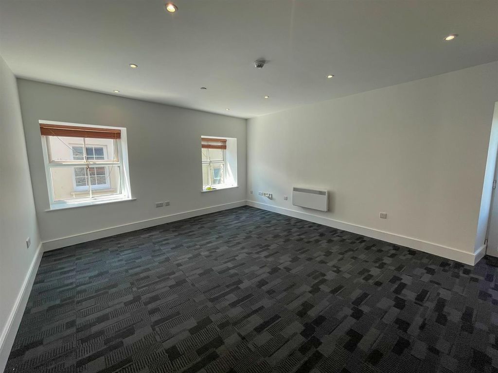 Property photo 3 of 10 19 The Courtyard-3.Jpg
