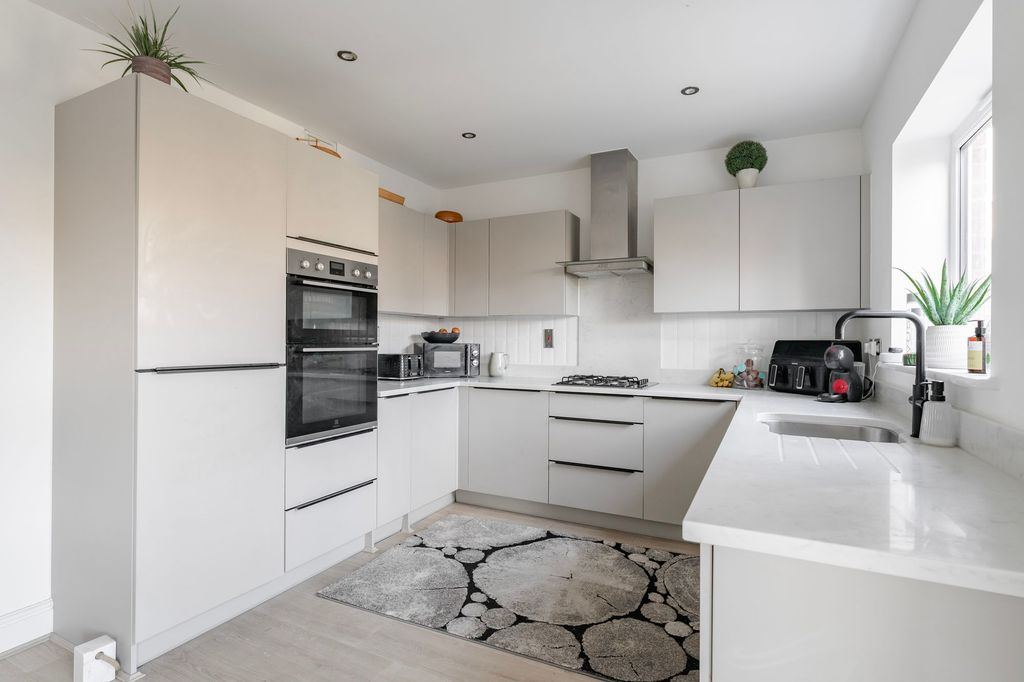 Property photo 2 of 26