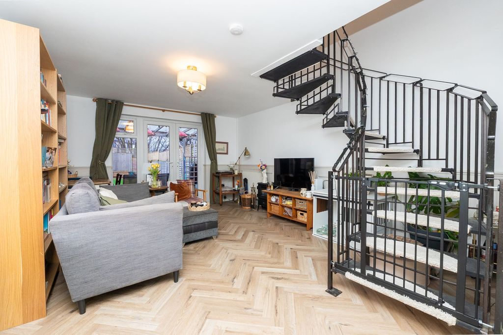 Property photo 3 of 23