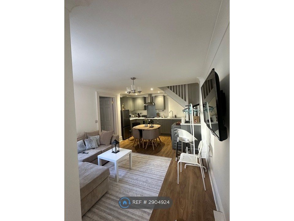 Property photo 1 of 6 Living Kitchen