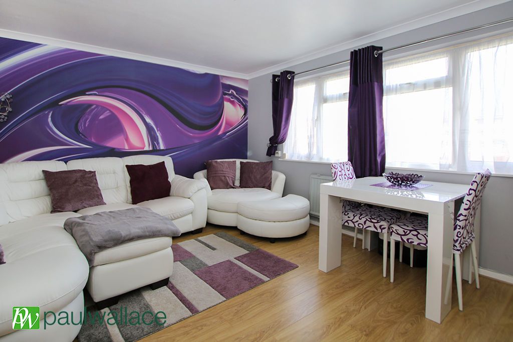 Property photo 3 of 11 Lounge