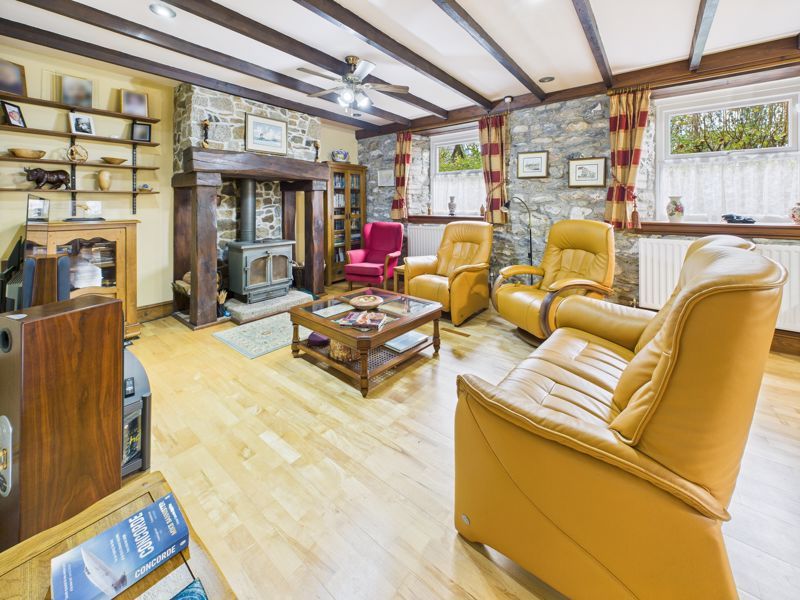 Property photo 2 of 12 Sitting Area