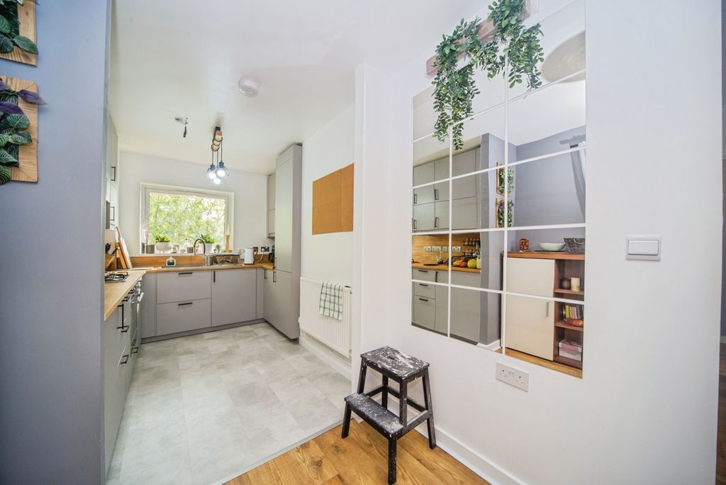 Property photo 3 of 17 Pbox-Img.Jpg