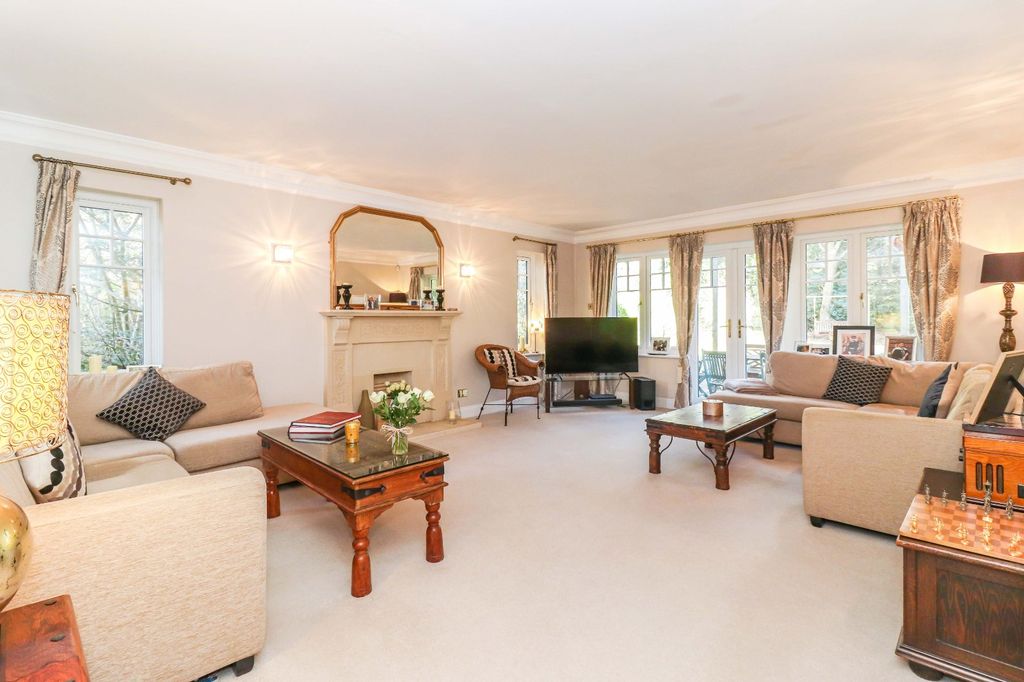 Property photo 3 of 18 Drawing Room