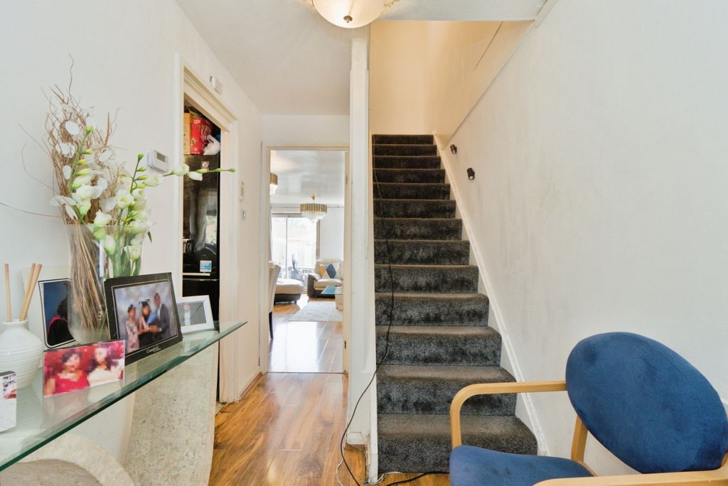 Property photo 3 of 20 Pbox-Img.Jpg