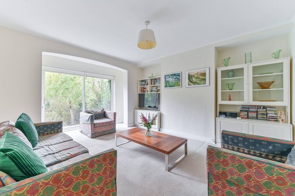 Property photo 3 of 25