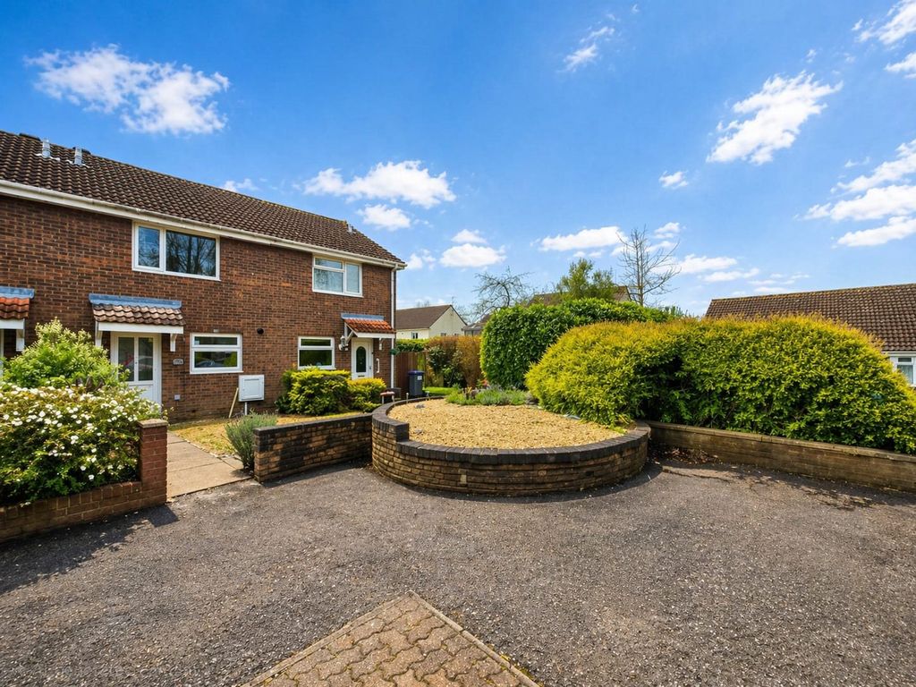 Property photo 3 of 10 Front And Space