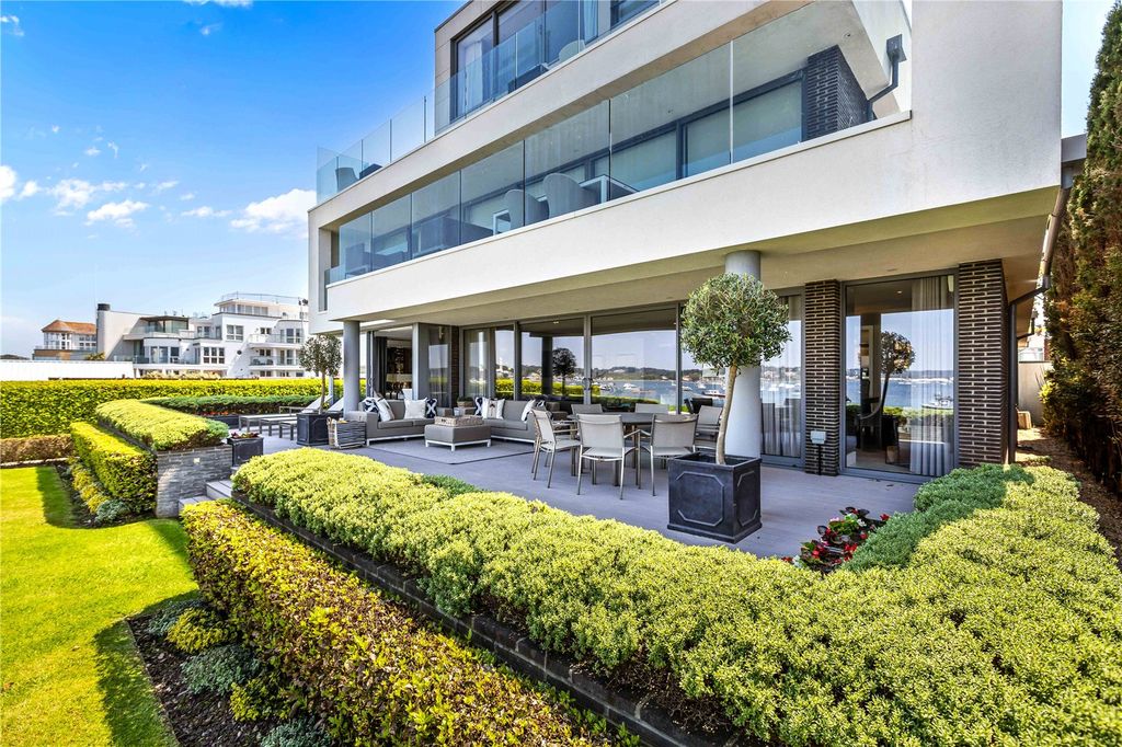 Property photo 3 of 24 Private Terrace