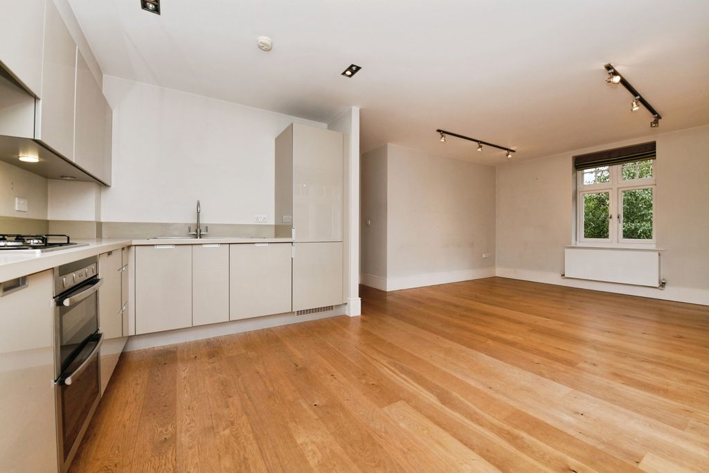 Property photo 3 of 16 Interior