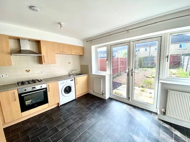 Property photo 3 of 11 Kitchen