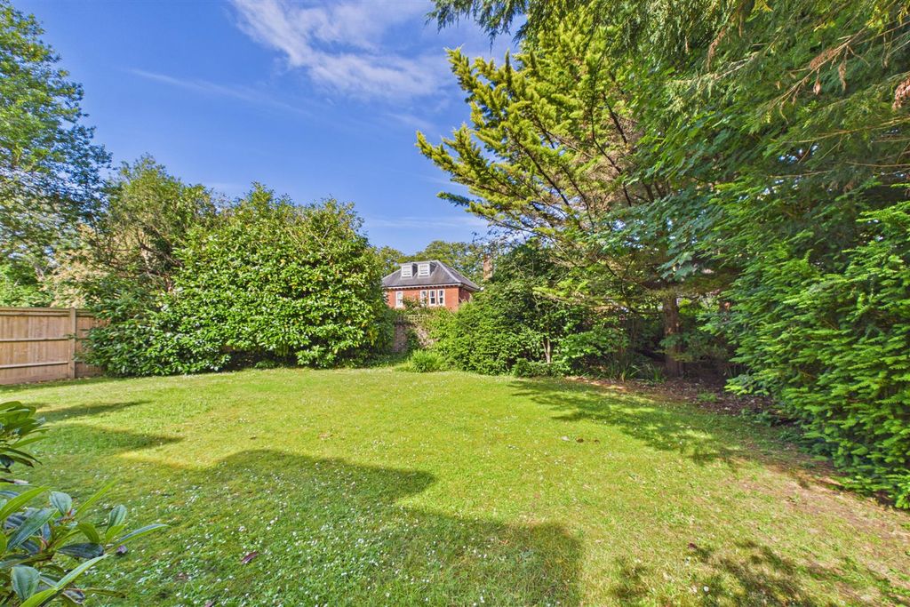 Property photo 1 of 15 Cam01894G0-Pr0309-Still034.Jpg