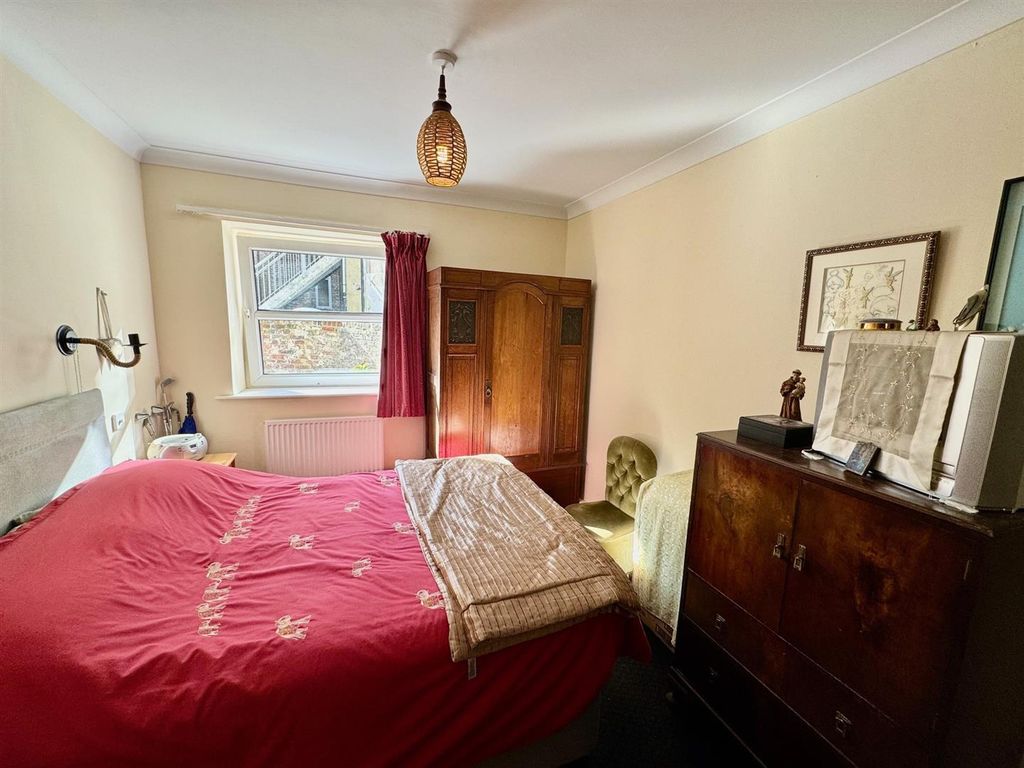 Property photo 3 of 13 Bedroom 1.Jpg