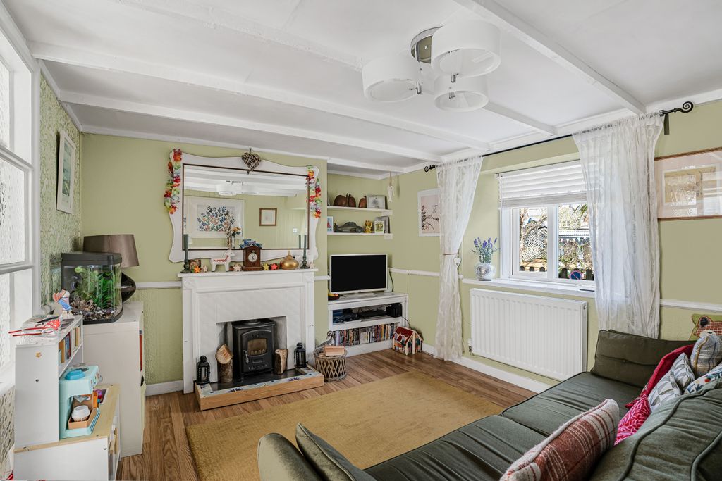 Property photo 2 of 17 Lounge