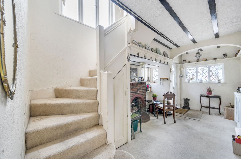 Property photo 2 of 21 1321695-10-686Bed...