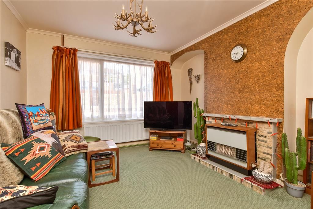 Property photo 3 of 8 Lounge