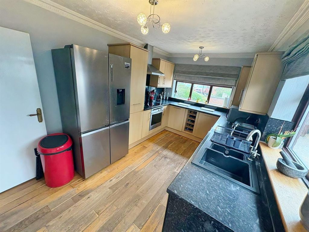 Property photo 3 of 26 Kitchen
